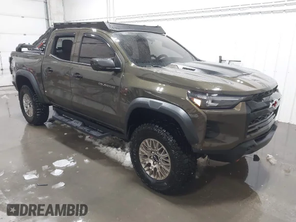 ✅ 2025 Chevrolet Colorado 4WD ZR2 • VIN: 1GCPTFEK7S1196678 • Лот: 44127798. Опубліковано раніше на IAAI з пробігом 11 563 миль. Безкоштовний доступ до архіву аукціонних продажів зі США та докладний звіт про історію автомобіля на DreamBid. Зображення 1.