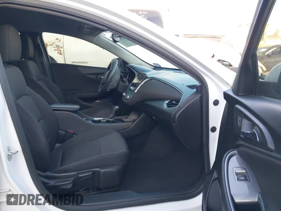 ✅ 2020 Chevrolet Malibu LS • VIN: 1G1ZB5ST3LF151219 • Lot: 44360729. Wystawiony na IAAI z przebiegiem 83 075 mil. Bezpłatny archiwum sprzedaży aukcyjnych z USA i szczegółowy raport historii pojazdu na DreamBid. Zdjęcie 5.