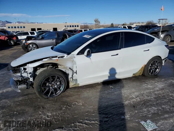 ✅ 2021 Tesla Model 3 Long Range • VIN: 5YJ3E1EB5MF918977 • Лот: 71751682. Опубліковано раніше на Copart з пробігом 42 721 миль. Безкоштовний доступ до архіву аукціонних продажів зі США та докладний звіт про історію автомобіля на DreamBid. Зображення 1.
