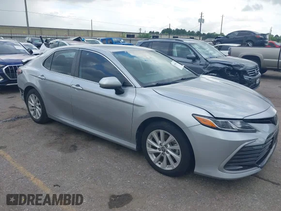 ✅ 2021 Toyota Camry LE • VIN: 4T1C11AK0MU564970 • Lot: 45305934. Wystawiony na IAAI z przebiegiem 63 215 mil. Bezpłatny archiwum sprzedaży aukcyjnych z USA i szczegółowy raport historii pojazdu na DreamBid. Zdjęcie 1.