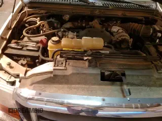 ✅ 2001 Ford F-250 XL • VIN: 3FTNW20F81MA77024 • Lot: 85867624. Wystawiony na Copart z przebiegiem 100 725 mil. Bezpłatny archiwum sprzedaży aukcyjnych z USA i szczegółowy raport historii pojazdu na DreamBid. Zdjęcie 16.