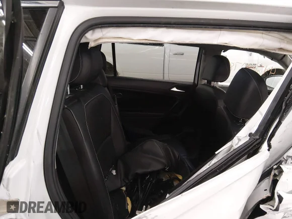 ✅ 2021 Volkswagen Tiguan SE • VIN: 3VV2B7AX3MM147571 • Lot: 44629278. Wystawiony na IAAI z przebiegiem 76 762 mil. Bezpłatny archiwum sprzedaży aukcyjnych z USA i szczegółowy raport historii pojazdu na DreamBid. Zdjęcie 8.