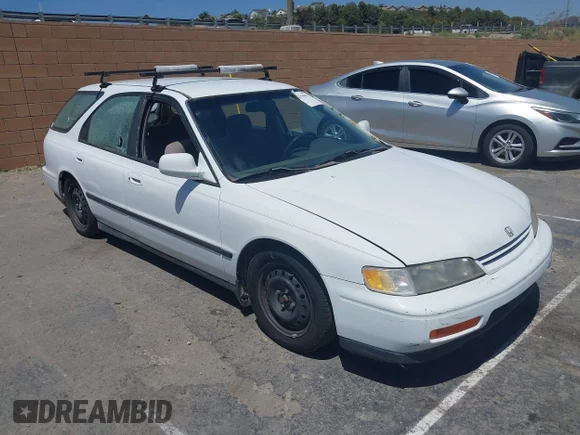 ✅ 1994 Honda Accord LX • VIN: 1HGCE1823RA006801 • Lot: 42396017. Wystawiony na IAAI z przebiegiem 263 415 mil. Bezpłatny archiwum sprzedaży aukcyjnych z USA i szczegółowy raport historii pojazdu na DreamBid. Zdjęcie 1.