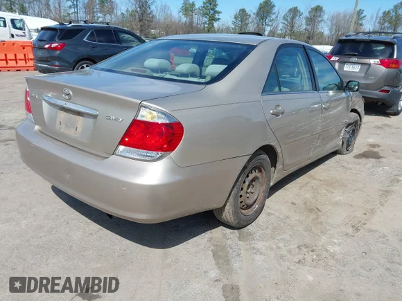 ✅ 2005 Toyota Camry LE • VIN: 4T1BE32KX5U596613 • Lot: 44645237. Wystawiony na IAAI z przebiegiem 357 724 mil. Bezpłatny archiwum sprzedaży aukcyjnych z USA i szczegółowy raport historii pojazdu na DreamBid. Zdjęcie 4.