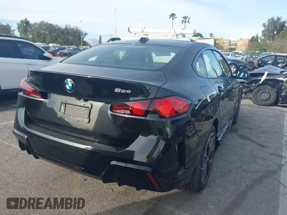 ✅ 2025 BMW 2 Series 228i xDrive • VIN: WBA23GG07S7T60355 • Лот: 44452655. Опубліковано раніше на IAAI з пробігом 12 100 миль. Безкоштовний доступ до архіву аукціонних продажів зі США та докладний звіт про історію автомобіля на DreamBid. Зображення 4.