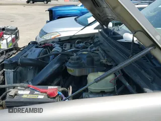 ✅ 2005 Ford F-250 XL • VIN: 1FTSW21P65EC21448 • Лот: 42777572. Опубликован ранее на IAAI с пробегом 256 531 миль. Бесплатный доступ к архиву аукционных продаж из США и подробный отчёт об истории автомобиля на DreamBid. Изображение 19.