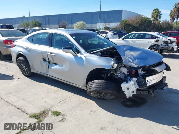 ✅ 2025 Lexus ES 300h • VIN: 58ADA1C12SU073458 • Lot: 44599283. Wystawiony na IAAI z przebiegiem 4 226 mil. Bezpłatny archiwum sprzedaży aukcyjnych z USA i szczegółowy raport historii pojazdu na DreamBid. Zdjęcie 1.