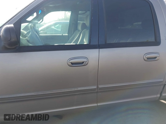 ✅ 2001 Ford F-150 XLT • VIN: 1FTRW07L61KC48006 • Lot: 44451793. Wystawiony na IAAI z przebiegiem 321 025 mil. Bezpłatny archiwum sprzedaży aukcyjnych z USA i szczegółowy raport historii pojazdu na DreamBid. Zdjęcie 6.