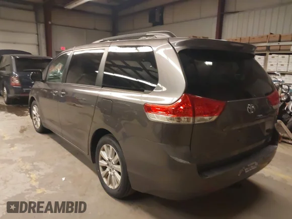 ✅ 2013 Toyota Sienna Limited • VIN: 5TDDK3DC4DS066569 • Lot: 43900368. Wystawiony na IAAI z przebiegiem 153 026 mil. Bezpłatny archiwum sprzedaży aukcyjnych z USA i szczegółowy raport historii pojazdu na DreamBid. Zdjęcie 3.