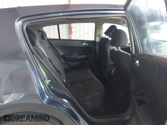 ✅ 2018 Kia Sportage LX • VIN: KNDPM3AC8J7449609 • Lot: 43821703. Wystawiony na IAAI z przebiegiem 110 219 mil. Bezpłatny archiwum sprzedaży aukcyjnych z USA i szczegółowy raport historii pojazdu na DreamBid. Zdjęcie 8.