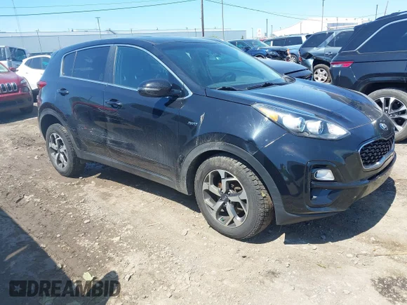 ✅ 2020 Kia Sportage LX • VIN: KNDPMCAC3L7805077 • Лот: 45246349. Опубліковано раніше на IAAI з пробігом 77 450 миль. Безкоштовний доступ до архіву аукціонних продажів зі США та докладний звіт про історію автомобіля на DreamBid. Зображення 1.