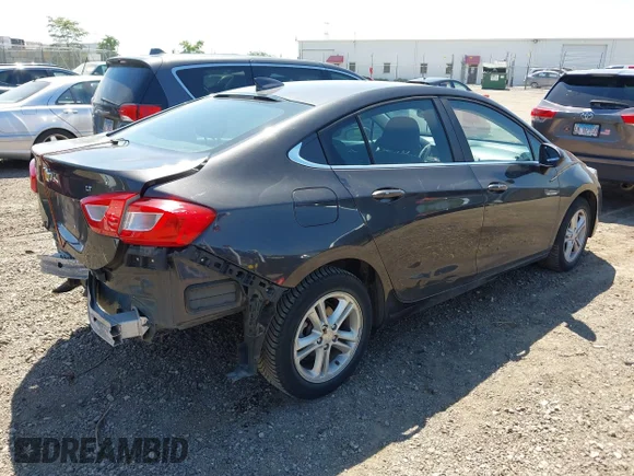 ✅ 2017 Chevrolet Cruze LT • VIN: 1G1BE5SM1H7161377 • Lot: 45263234. Wystawiony na IAAI z przebiegiem 82 896 mil. Bezpłatny archiwum sprzedaży aukcyjnych z USA i szczegółowy raport historii pojazdu na DreamBid. Zdjęcie 4.