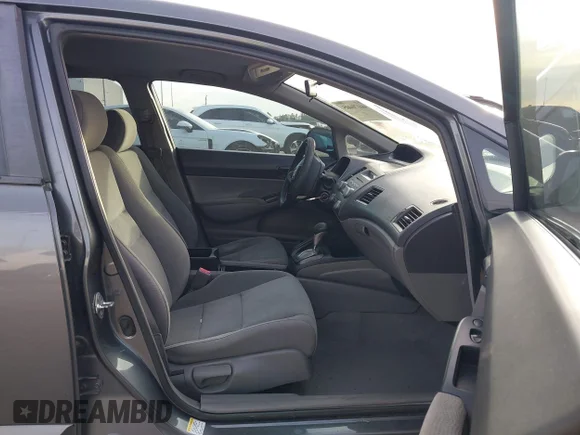 ✅ 2011 Honda Civic DX-VP • VIN: 19XFA1F31BE043934 • Lot: 44170405. Wystawiony na IAAI z przebiegiem 164 110 mil. Bezpłatny archiwum sprzedaży aukcyjnych z USA i szczegółowy raport historii pojazdu na DreamBid. Zdjęcie 5.