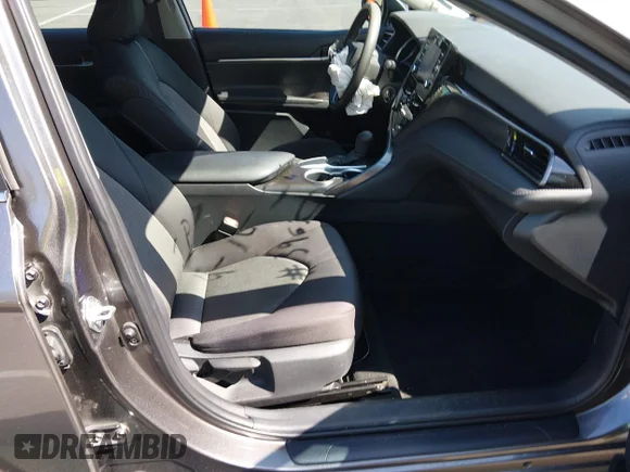✅ 2021 Toyota Camry LE • VIN: 4T1C11AK2MU460254 • Lot: 44918788. Wystawiony na IAAI z przebiegiem 140 933 mil. Bezpłatny archiwum sprzedaży aukcyjnych z USA i szczegółowy raport historii pojazdu na DreamBid. Zdjęcie 5.