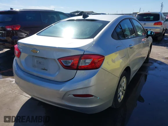 ✅ 2019 Chevrolet Cruze • VIN: 1G1BJ5SM0K7106390 • Lot: 44167449. Wystawiony na IAAI z przebiegiem 138 359 mil. Bezpłatny archiwum sprzedaży aukcyjnych z USA i szczegółowy raport historii pojazdu na DreamBid. Zdjęcie 4.