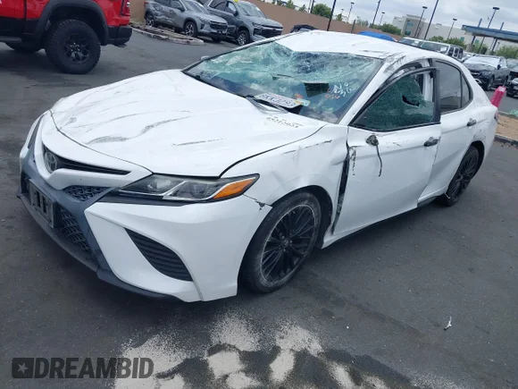 ✅ 2019 Toyota Camry SE • VIN: 4T1B11HK2KU251966 • Lot: 45212923. Wystawiony na IAAI z przebiegiem 136 225 mil. Bezpłatny archiwum sprzedaży aukcyjnych z USA i szczegółowy raport historii pojazdu na DreamBid. Zdjęcie 2.