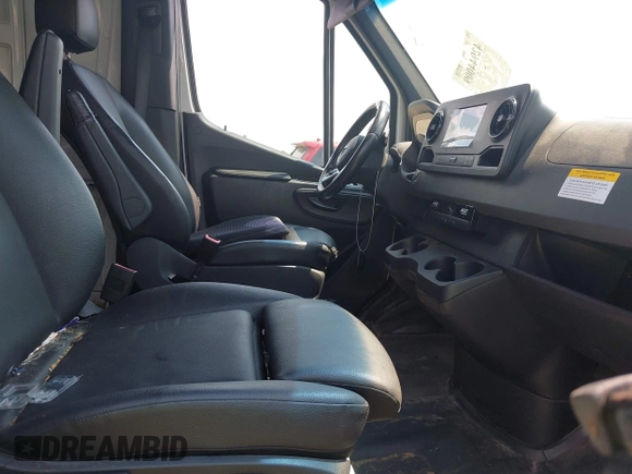 ✅ 2022 Mercedes-Benz Sprinter Cargo • VIN: W1Y70BGYXNT113106 • Lot: 42944009. Wystawiony na IAAI z przebiegiem 392 814 mil. Bezpłatny archiwum sprzedaży aukcyjnych z USA i szczegółowy raport historii pojazdu na DreamBid. Zdjęcie 5.