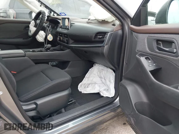 ✅ 2023 Nissan Rogue S • VIN: 5N1BT3AA5PC838683 • Lot: 44470540. Wystawiony na IAAI z przebiegiem 24 421 mil. Bezpłatny archiwum sprzedaży aukcyjnych z USA i szczegółowy raport historii pojazdu na DreamBid. Zdjęcie 5.