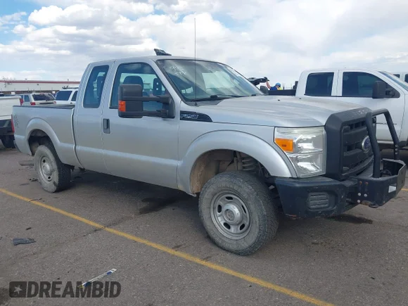 ✅ 2011 Ford F-250 XL • VIN: 1FT7X2B62BEA31117 • Lot: 44750749. Wystawiony na IAAI z przebiegiem 189 062 mil. Bezpłatny archiwum sprzedaży aukcyjnych z USA i szczegółowy raport historii pojazdu na DreamBid. Zdjęcie 1.