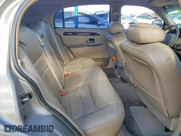 ✅ 2000 Lincoln Town Car Signature • VIN: 1LNHM82W4YY940642 • Lot: 50494016. Listed on Copart with 148,888 mi. Free auction sales archive from the USA and detailed vehicle history report at DreamBid. Image 10.