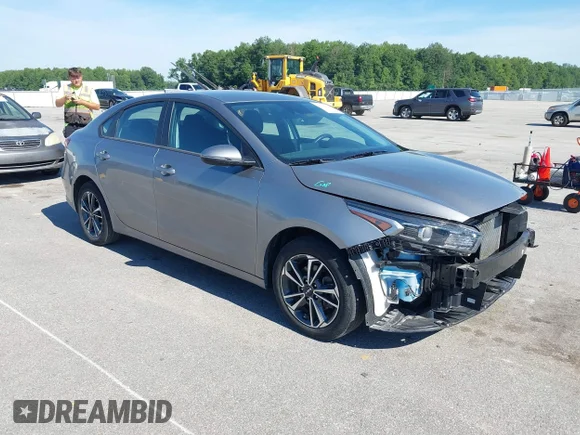 ✅ 2024 Kia Forte LXS • VIN: 3KPF24AD3RE819716 • Lot: 45264168. Wystawiony na IAAI z przebiegiem 30 355 mil. Bezpłatny archiwum sprzedaży aukcyjnych z USA i szczegółowy raport historii pojazdu na DreamBid. Zdjęcie 1.