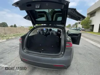 ✅ 2016 Tesla Model X 70D • VIN: 5YJXCAE2XGF019835 • Lot: 61063005. Wystawiony na Copart z przebiegiem 142 707 mil. Bezpłatny archiwum sprzedaży aukcyjnych z USA i szczegółowy raport historii pojazdu na DreamBid. Zdjęcie 11.