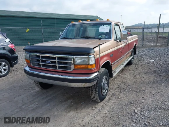 ✅ 1994 Ford F-250 • VIN: 1FTHX26G8RKA64786 • Lot: 45523433. Wystawiony na IAAI z przebiegiem Nie podano. Bezpłatny archiwum sprzedaży aukcyjnych z USA i szczegółowy raport historii pojazdu na DreamBid. Zdjęcie 2.