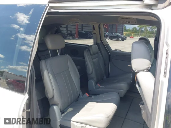 ✅ 2006 Chrysler Town & Country Touring • VIN: 2A4GP54L26R796805 • Лот: 45129679. Опубліковано раніше на IAAI з пробігом 205 998 миль. Безкоштовний доступ до архіву аукціонних продажів зі США та докладний звіт про історію автомобіля на DreamBid. Зображення 8.