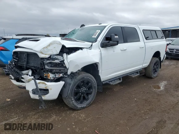 ✅ 2024 Ram 2500 Laramie • VIN: 3C6UR5FJ6RG144334 • Лот: 50008825. Опубликован ранее на Copart с пробегом 18 463 миль. Бесплатный доступ к архиву аукционных продаж из США и подробный отчёт об истории автомобиля на DreamBid. Изображение 1.