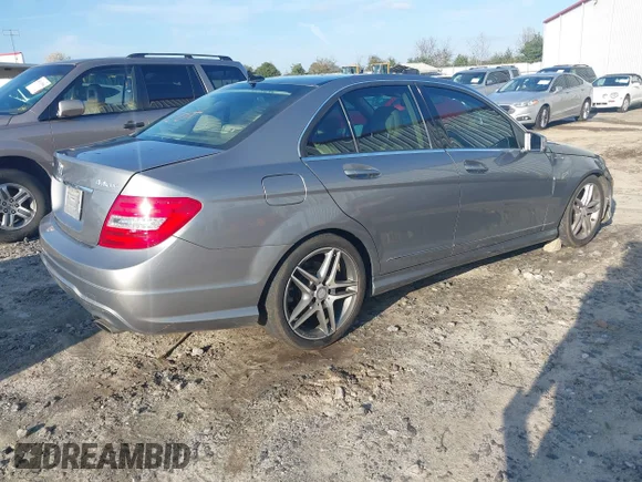 ✅ 2012 Mercedes-Benz C 300 Sport • VIN: WDDGF8BB7CR227007 • Lot: 44513674. Wystawiony na IAAI z przebiegiem 162 338 mil. Bezpłatny archiwum sprzedaży aukcyjnych z USA i szczegółowy raport historii pojazdu na DreamBid. Zdjęcie 4.
