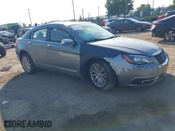 ✅ 2012 Chrysler 200 Limited • VIN: 1C3CCBCB0CN176281 • Lot: 45133478. Wystawiony na IAAI z przebiegiem 166 645 mil. Bezpłatny archiwum sprzedaży aukcyjnych z USA i szczegółowy raport historii pojazdu na DreamBid. Zdjęcie 1.