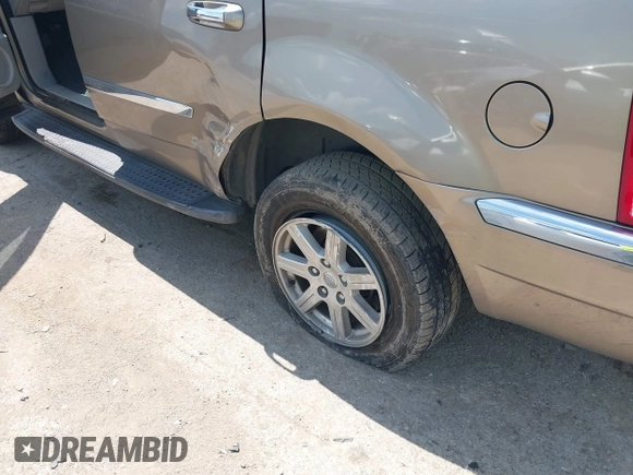 ✅ 2007 Chrysler Aspen Limited • VIN: 1A8HX58267F517563 • Лот: 42110088. Опубликован ранее на IAAI с пробегом 147 250 миль. Бесплатный доступ к архиву аукционных продаж из США и подробный отчёт об истории автомобиля на DreamBid. Изображение 6.
