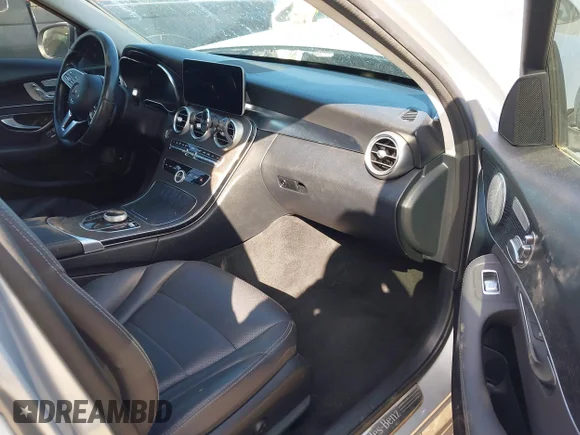 ✅ 2021 Mercedes-Benz C 300 • VIN: W1KWF8DB0MR617294 • Lot: 43578196. Wystawiony na IAAI z przebiegiem 79 827 mil. Bezpłatny archiwum sprzedaży aukcyjnych z USA i szczegółowy raport historii pojazdu na DreamBid. Zdjęcie 5.