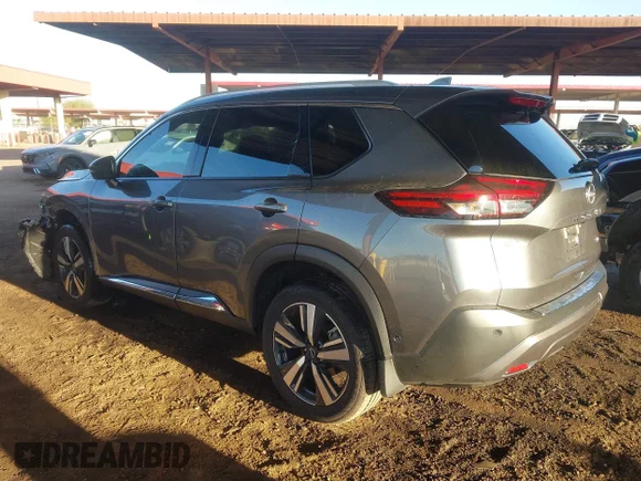 ✅ 2023 Nissan Rogue SL • VIN: 5N1BT3CA1PC896433 • Lot: 43969135. Wystawiony na IAAI z przebiegiem 22 173 mil. Bezpłatny archiwum sprzedaży aukcyjnych z USA i szczegółowy raport historii pojazdu na DreamBid. Zdjęcie 3.