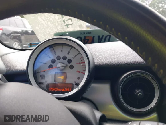 ✅ 2007 MINI Hardtop S • VIN: WMWMF73537TL88038 • Лот: 42200252. Опубликован ранее на IAAI с пробегом 70 603 миль. Бесплатный доступ к архиву аукционных продаж из США и подробный отчёт об истории автомобиля на DreamBid. Изображение 7.