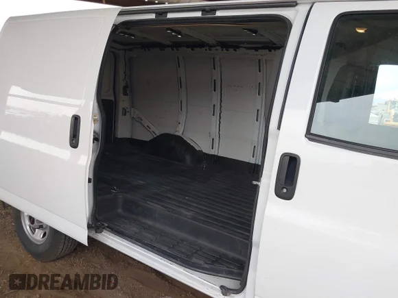 ✅ 2023 GMC Savana Cargo • VIN: 1GTW7AFP3P1107533 • Lot: 44243258. Wystawiony na IAAI z przebiegiem 40 701 mil. Bezpłatny archiwum sprzedaży aukcyjnych z USA i szczegółowy raport historii pojazdu na DreamBid. Zdjęcie 8.
