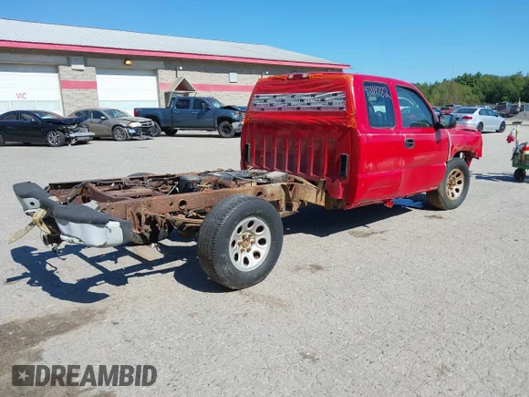 ✅ 2006 Chevrolet Silverado 1500 Work Truck • VIN: 1GCEK19V06E244800 • Lot: 43119782. Wystawiony na IAAI z przebiegiem 283 926 mil. Bezpłatny archiwum sprzedaży aukcyjnych z USA i szczegółowy raport historii pojazdu na DreamBid. Zdjęcie 4.
