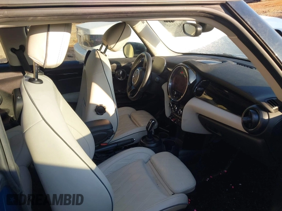 ✅ 2024 MINI Hardtop Cooper • VIN: WMW33DH08R2U98625 • Lot: 44323565. Wystawiony na IAAI z przebiegiem 42 601 mil. Bezpłatny archiwum sprzedaży aukcyjnych z USA i szczegółowy raport historii pojazdu na DreamBid. Zdjęcie 5.