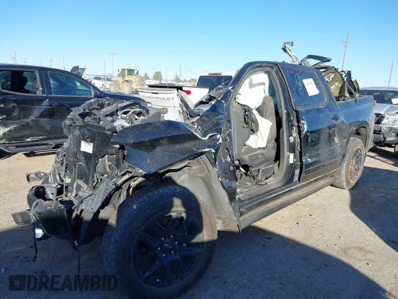 ✅ 2024 Chevrolet Silverado 1500 High Country • VIN: 1GCUDJE80RZ372599 • Lot: 44138995. Wystawiony na IAAI z przebiegiem Nie podano. Bezpłatny archiwum sprzedaży aukcyjnych z USA i szczegółowy raport historii pojazdu na DreamBid. Zdjęcie 2.
