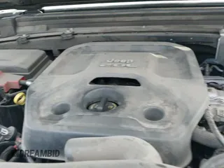 ✅ 2019 Jeep Wrangler Unlimited Sahara • VIN: 1C4HJXEN6KW591996 • Lot: 43507753. Wystawiony na IAAI z przebiegiem 90 359 mil. Bezpłatny archiwum sprzedaży aukcyjnych z USA i szczegółowy raport historii pojazdu na DreamBid. Zdjęcie 21.