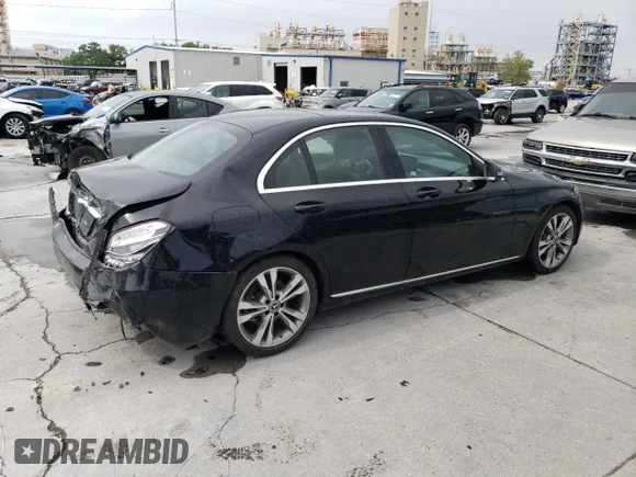 ✅ 2018 Mercedes-Benz C 300 • VIN: 55SWF4JB5JU236841 • Лот: 46379033. Опубліковано раніше на Copart з пробігом 79 038 миль. Безкоштовний доступ до архіву аукціонних продажів зі США та докладний звіт про історію автомобіля на DreamBid. Зображення 3.