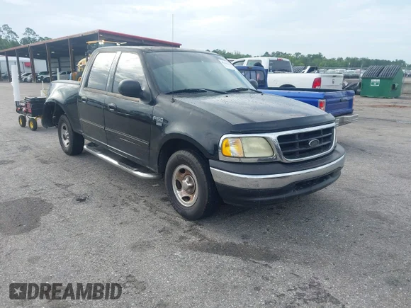 ✅ 2003 Ford F-150 XLT • VIN: 1FTRW076X3KD27840 • Lot: 45386018. Wystawiony na IAAI z przebiegiem 236 186 mil. Bezpłatny archiwum sprzedaży aukcyjnych z USA i szczegółowy raport historii pojazdu na DreamBid. Zdjęcie 1.