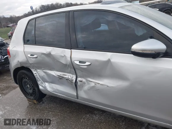 ✅ 2013 Volkswagen Golf • VIN: WVWDB7AJ6DW058631 • Lot: 44626303. Wystawiony na IAAI z przebiegiem 48 721 mil. Bezpłatny archiwum sprzedaży aukcyjnych z USA i szczegółowy raport historii pojazdu na DreamBid. Zdjęcie 6.