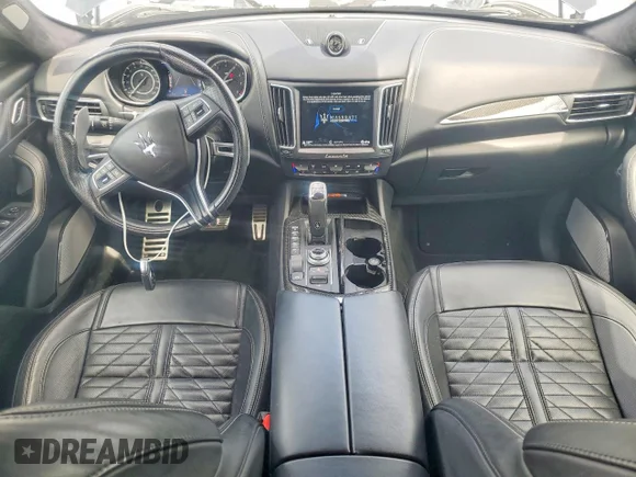 ✅ 2019 Maserati Levante GTS • VIN: ZN661ZUA4KX332854 • Lot: 48925436. Wystawiony na Copart z przebiegiem 50 029 mil. Bezpłatny archiwum sprzedaży aukcyjnych z USA i szczegółowy raport historii pojazdu na DreamBid. Zdjęcie 8.