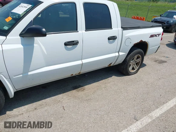 ✅ 2007 Dodge Dakota ST • VIN: 1D7HW28KX7S270795 • Lot: 42452595. Wystawiony na IAAI z przebiegiem 206 775 mil. Bezpłatny archiwum sprzedaży aukcyjnych z USA i szczegółowy raport historii pojazdu na DreamBid. Zdjęcie 6.