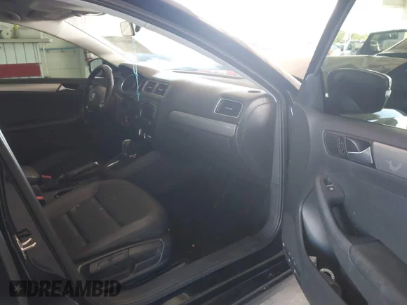 ✅ 2015 Volkswagen Jetta SE • VIN: 3VWD07AJ4FM238681 • Lot: 43684317. Listed on IAAI with 141,551 mi. Free auction sales archive from the USA and detailed vehicle history report at DreamBid. Image 5.