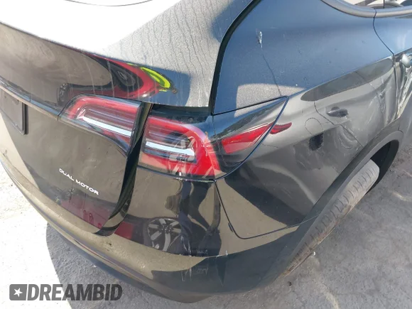 ✅ 2023 Tesla Model Y Long Range • VIN: 7SAYGDEE7PA125907 • Lot: 45325284. Wystawiony na IAAI z przebiegiem 42 887 mil. Bezpłatny archiwum sprzedaży aukcyjnych z USA i szczegółowy raport historii pojazdu na DreamBid. Zdjęcie 4.