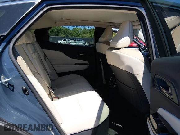 ✅ 2026 Toyota Crown XLE • VIN: JTDAAAAFXT3039708 • Lot: 45183635. Wystawiony na IAAI z przebiegiem 8 925 mil. Bezpłatny archiwum sprzedaży aukcyjnych z USA i szczegółowy raport historii pojazdu na DreamBid. Zdjęcie 8.