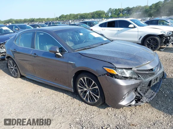 ✅ 2019 Toyota Camry Hybrid LE • VIN: 4T1B21HK4KU516271 • Lot: 42962398. Wystawiony na IAAI z przebiegiem 105 824 mil. Bezpłatny archiwum sprzedaży aukcyjnych z USA i szczegółowy raport historii pojazdu na DreamBid. Zdjęcie 1.