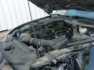 ✅ 2022 Ford Mustang EcoBoost • VIN: 1FATP8UH8N5102640 • Lot: 43030506. Wystawiony na IAAI z przebiegiem 94 981 mil. Bezpłatny archiwum sprzedaży aukcyjnych z USA i szczegółowy raport historii pojazdu na DreamBid. Zdjęcie 19.